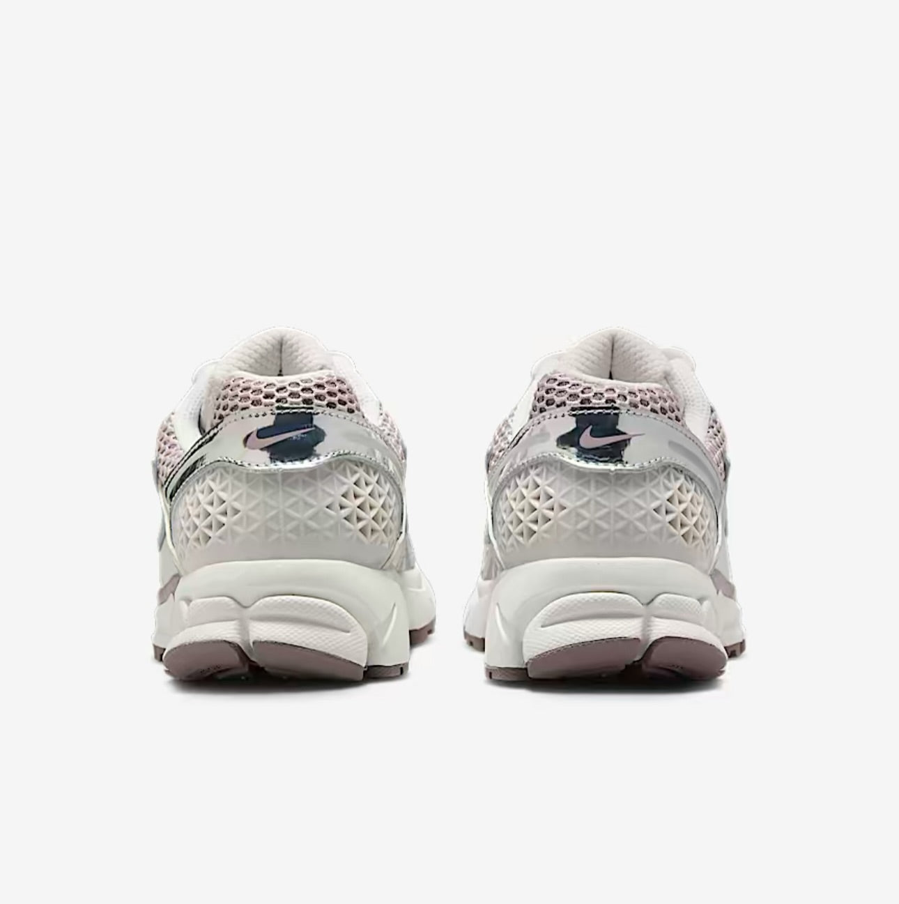 NIKE VOMERO 5