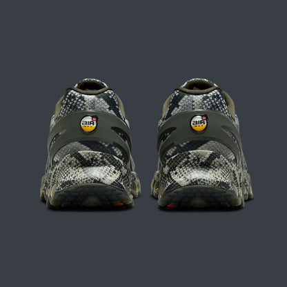 NIKE AIR MAX DN8