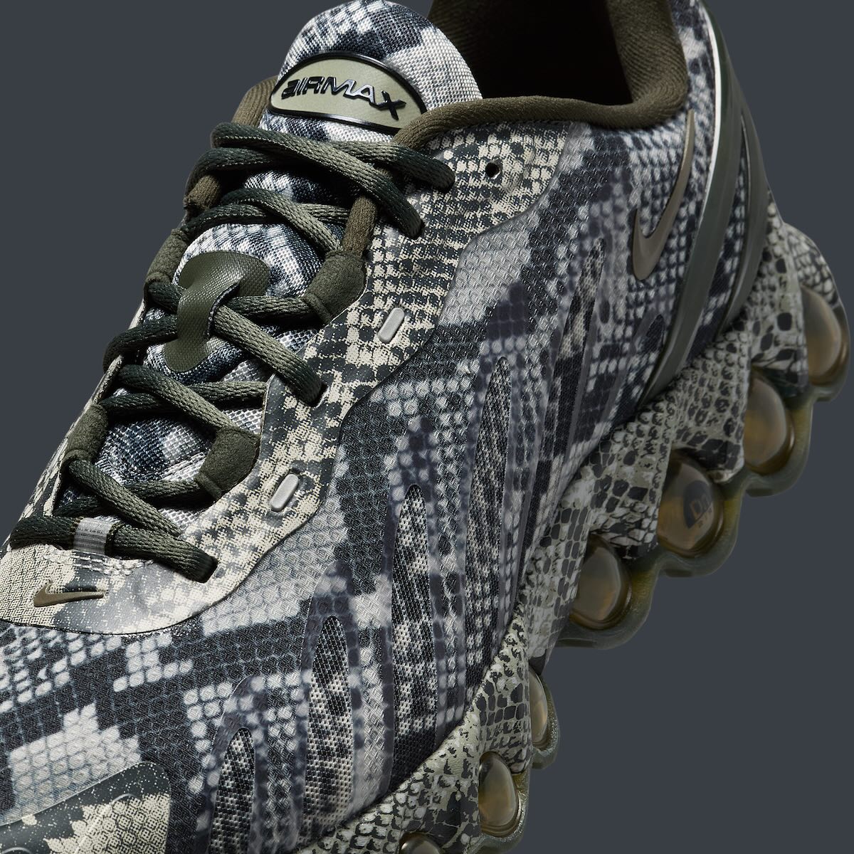 NIKE AIR MAX DN8