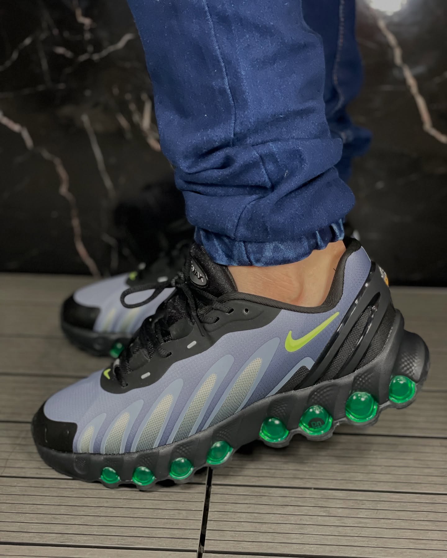 NIKE AIR MAX DN8