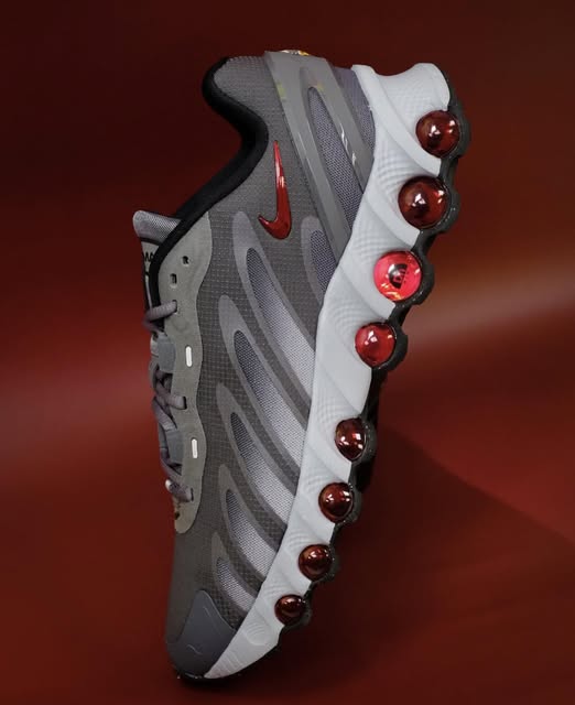 NIKE AIR MAX DN8