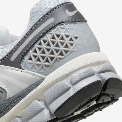 NIKE VOMERO 5 "PURE PLATINUM"