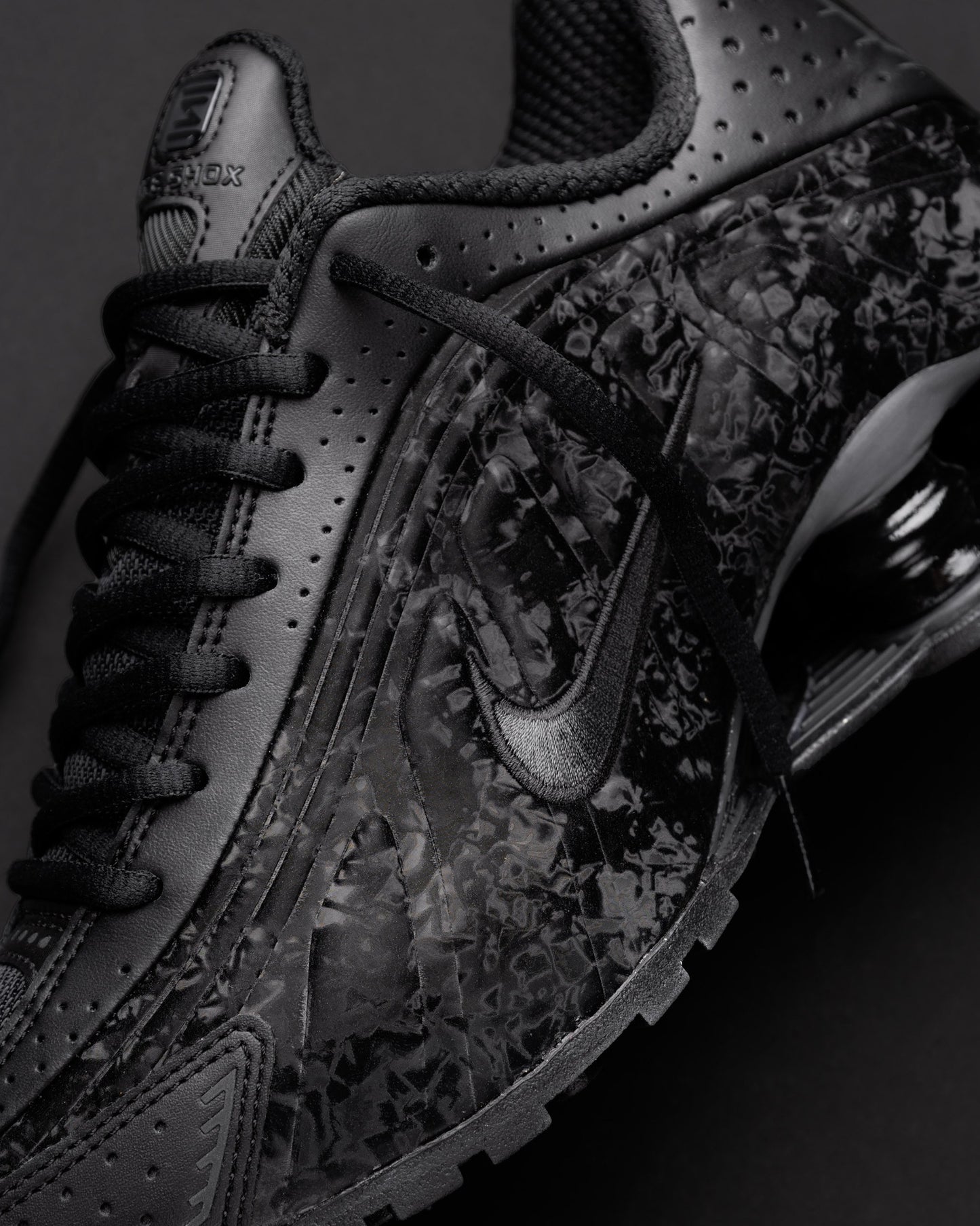 NIKE SHOX R4