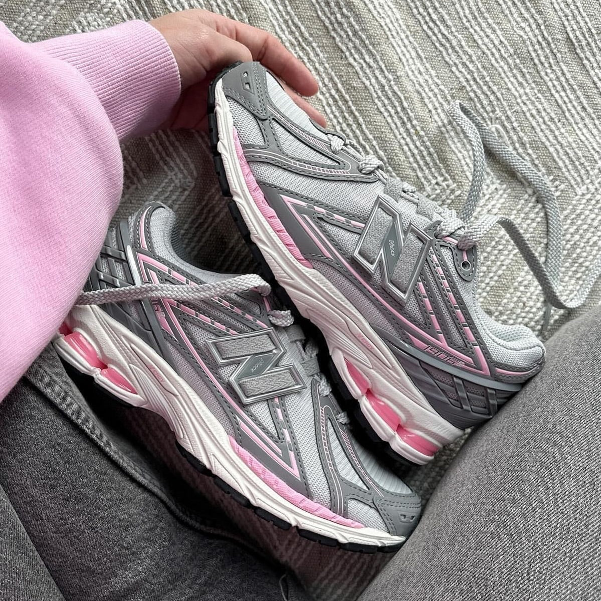 NEW BALANCE 1906R