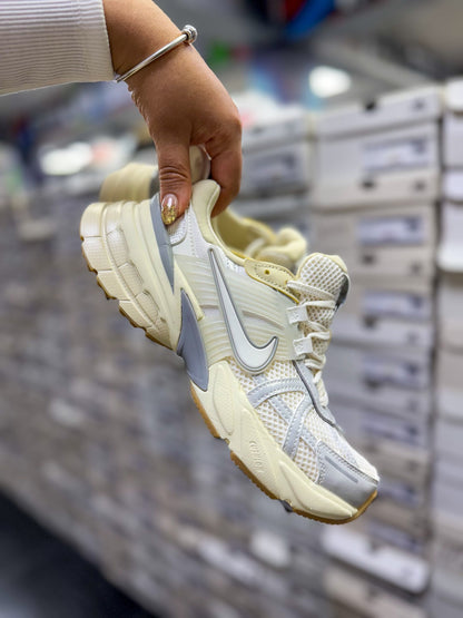 NIKE V2K RUN