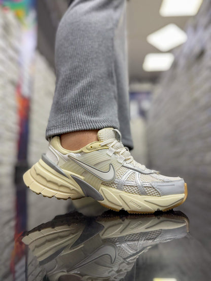 NIKE V2K RUN