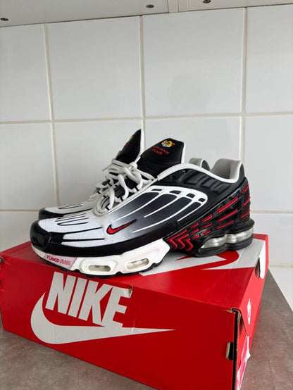 NIKE AIR MAX PLUS 3