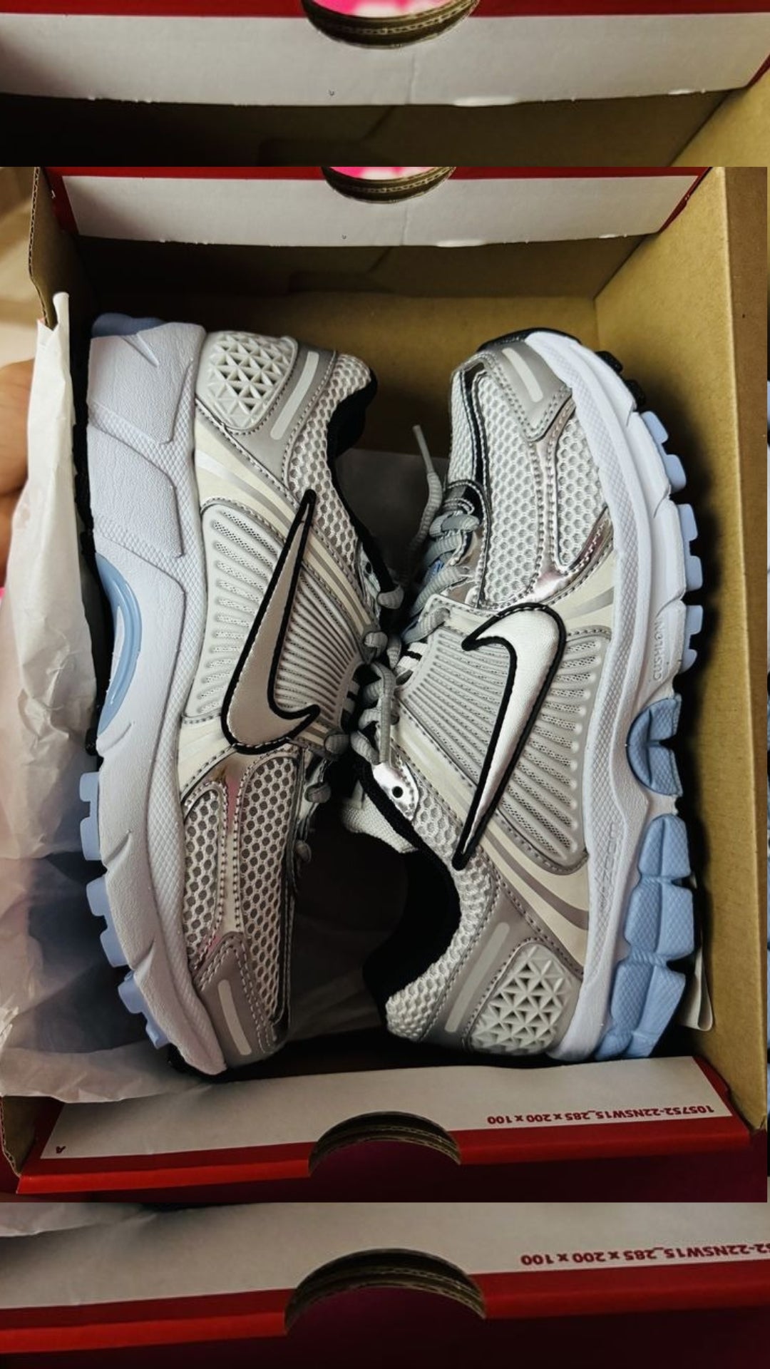 NIKE VOMERO 5