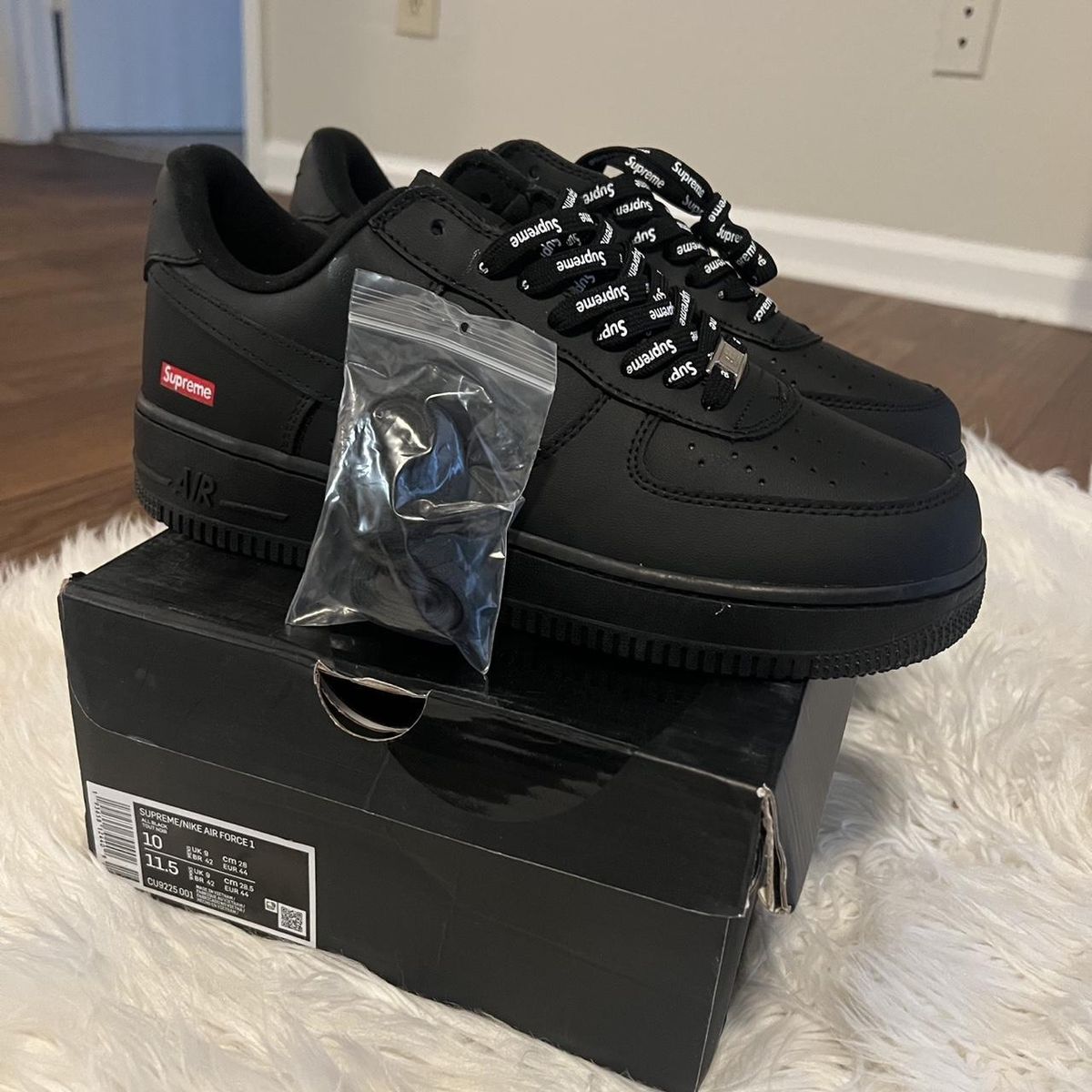 NIKE AIR FORCE 1 SUPREME