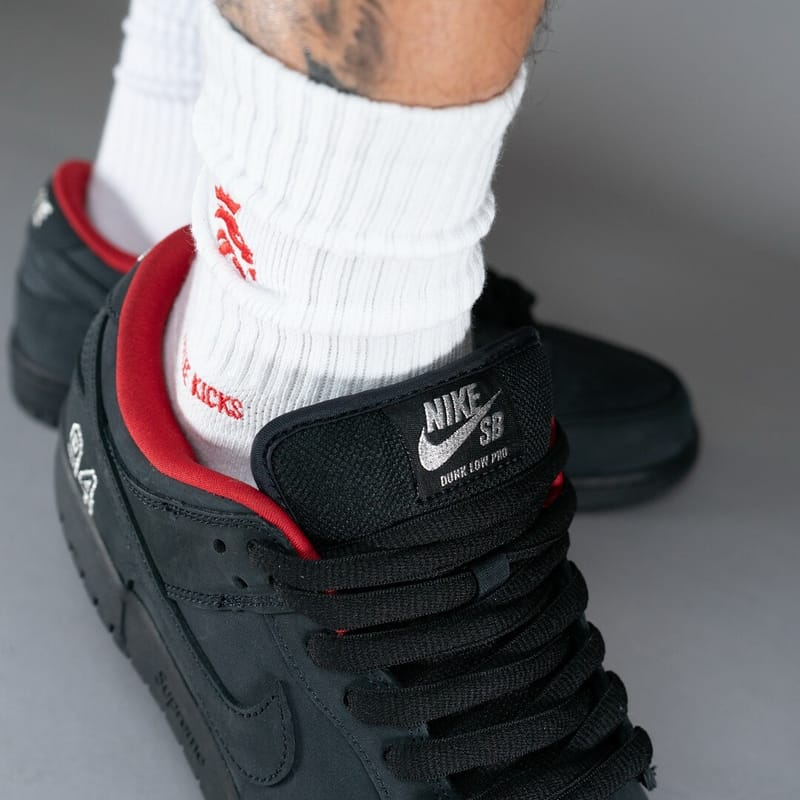 NIKE DUNK LOW x SUPREME
