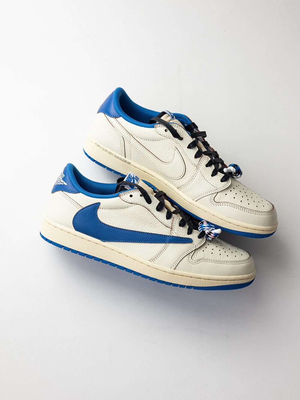 AIR JORDAN 1 LOW FRAGMENT SAIL X TRAVIS SCOTT
