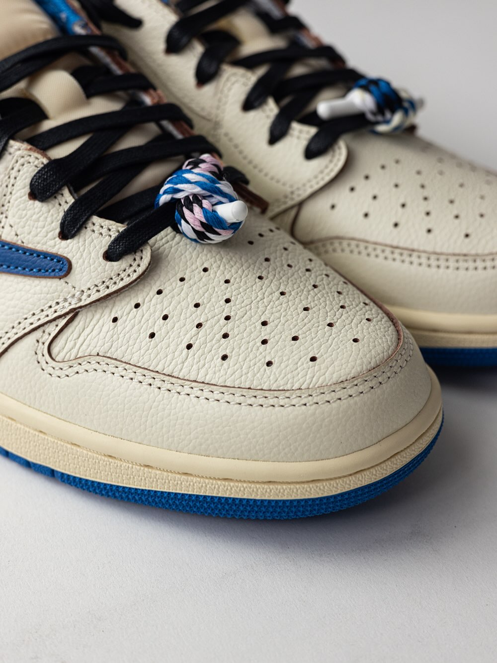 AIR JORDAN 1 LOW FRAGMENT SAIL X TRAVIS SCOTT