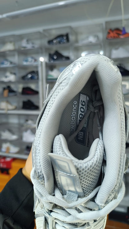 NEW BALANCE 1906A