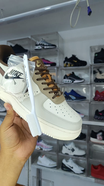 NIKE AIR FORCE 1