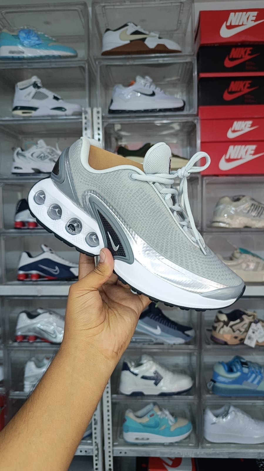 NIKE AIR MAX DN SILVER