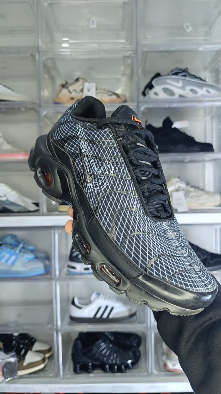 NIKE AIR MAX TN