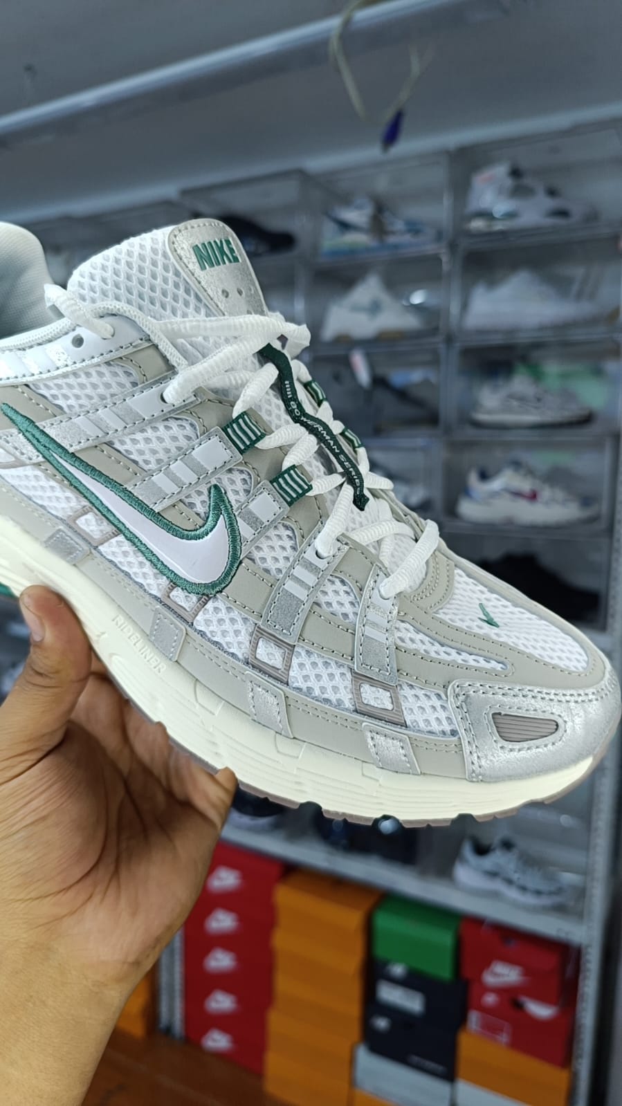NIKE P6000