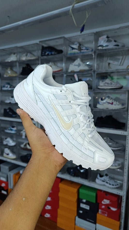 NIKE P6000