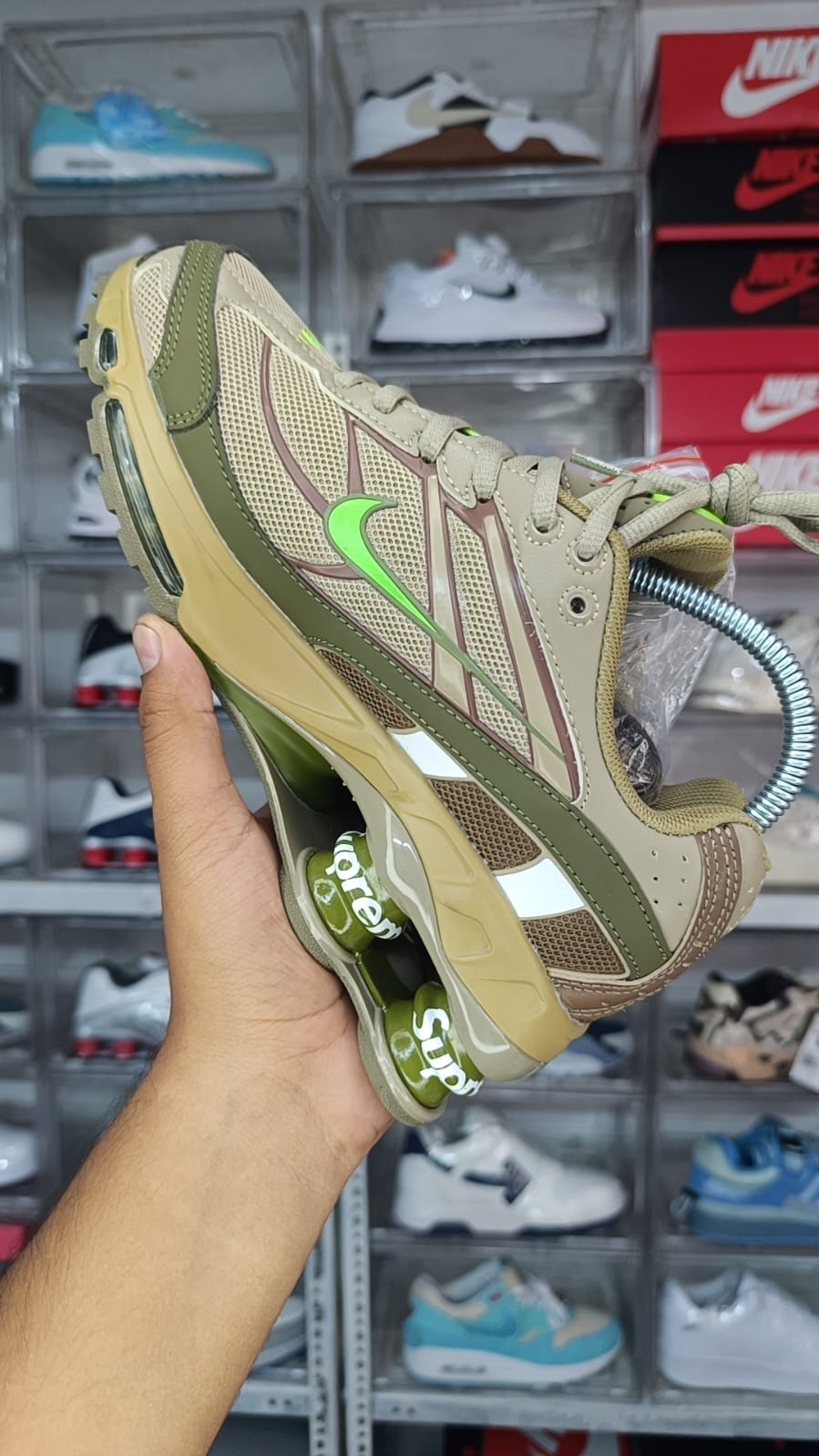 NIKE SHOX R4 x SUPREME