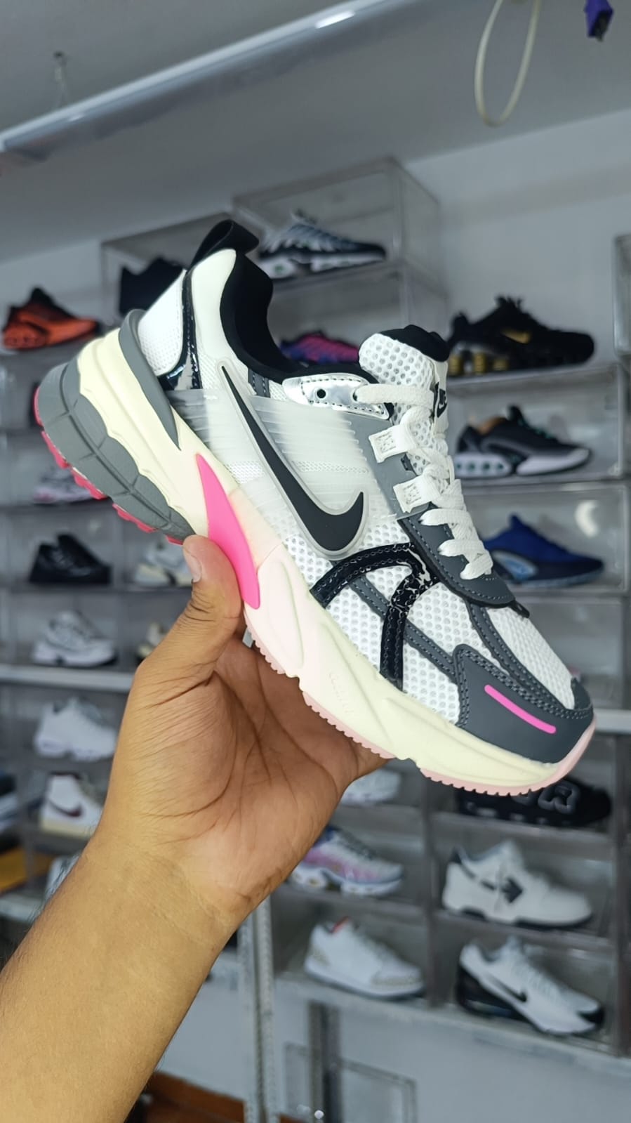 NIKE V2K RUN