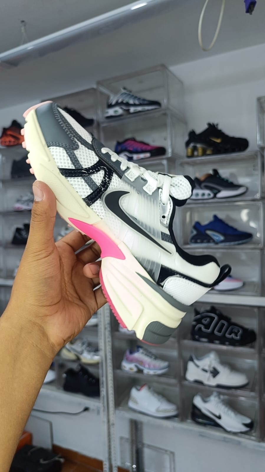 NIKE V2K RUN