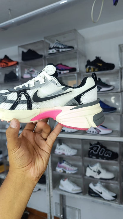NIKE V2K RUN