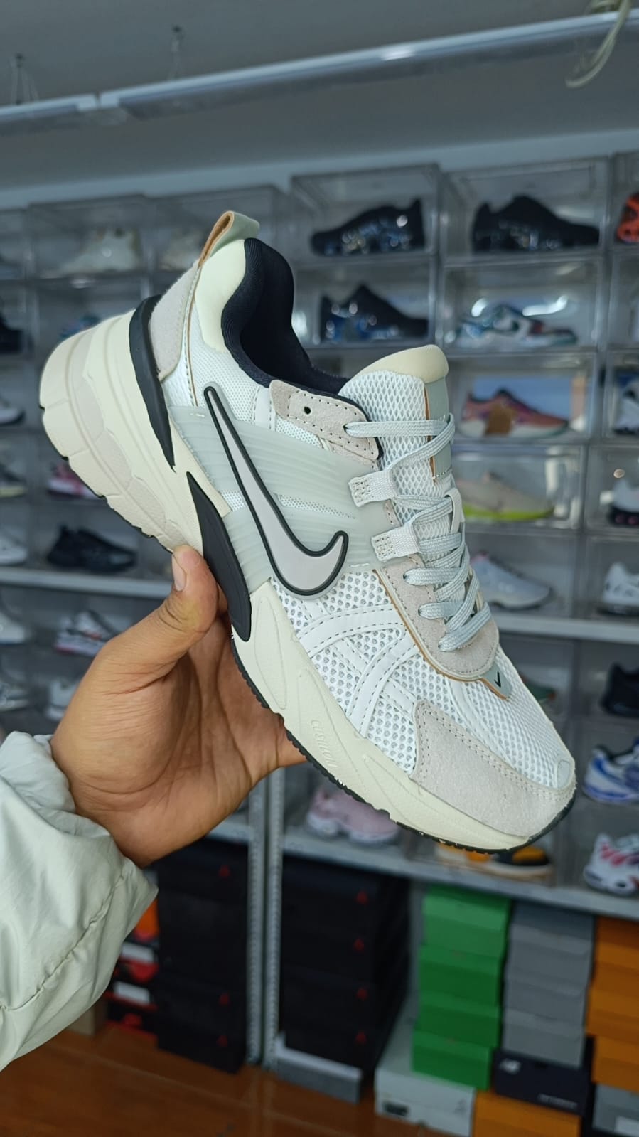 NIKE V2K RUN