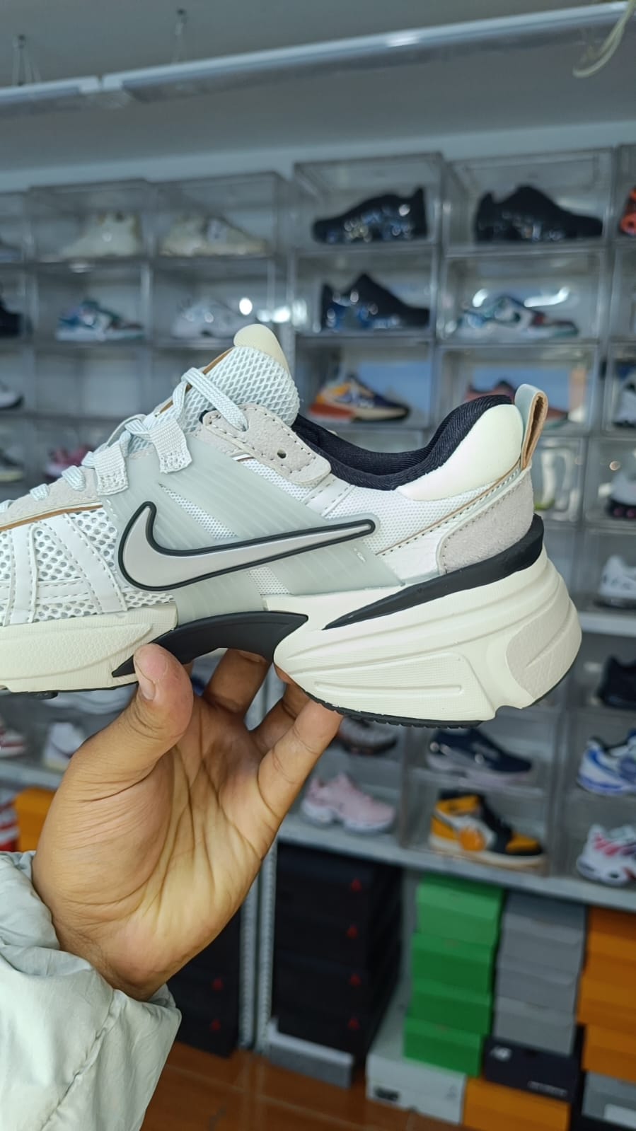 NIKE V2K RUN