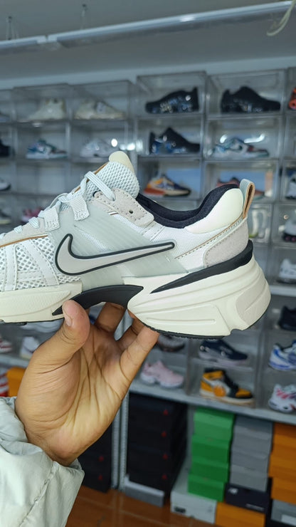 NIKE V2K RUN