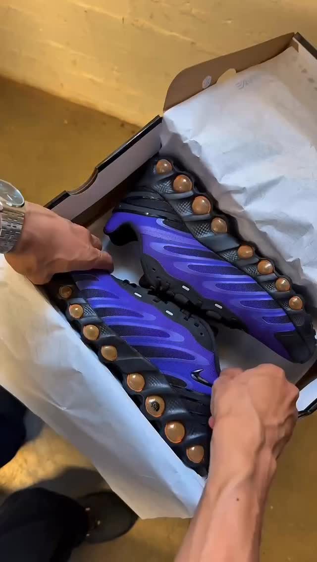 NIKE AIR MAX DN8