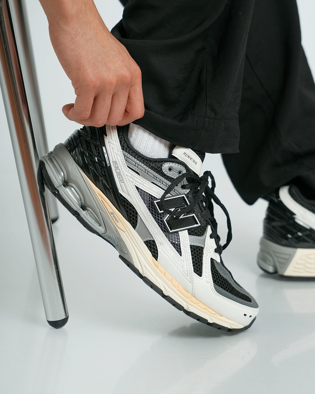 NEW BALANCE 1906R