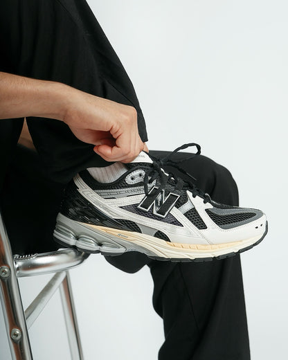 NEW BALANCE 1906R