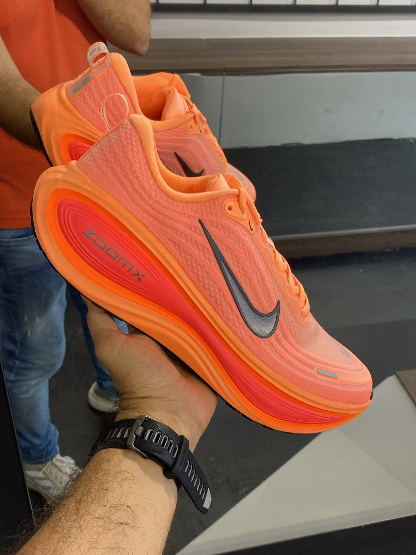 NIKE VOMERO 18