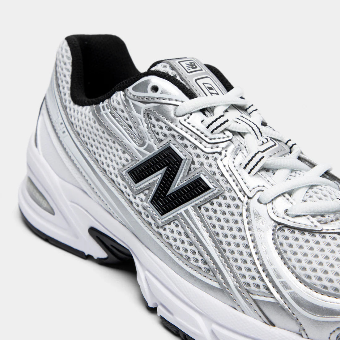NEW BALANCE 740