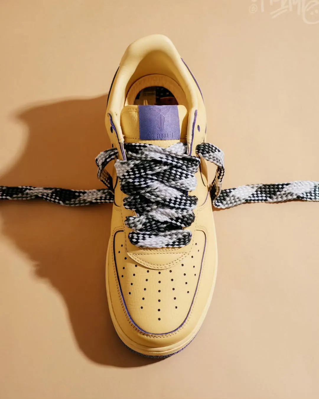 NIKE AIR FORCE 1
