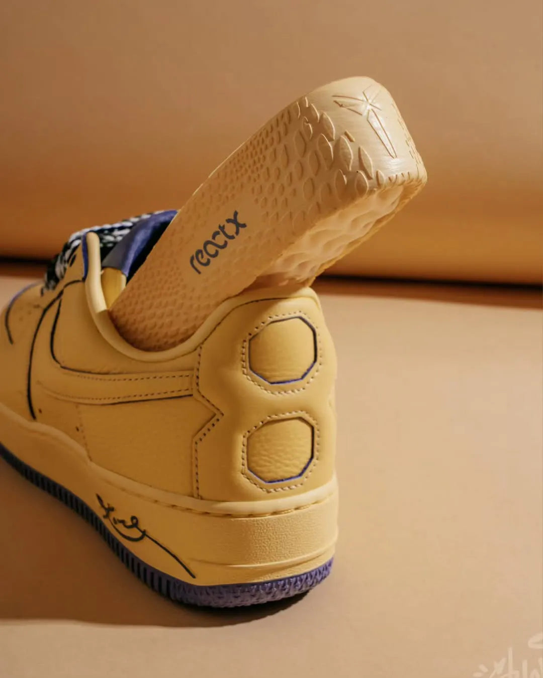 NIKE AIR FORCE 1