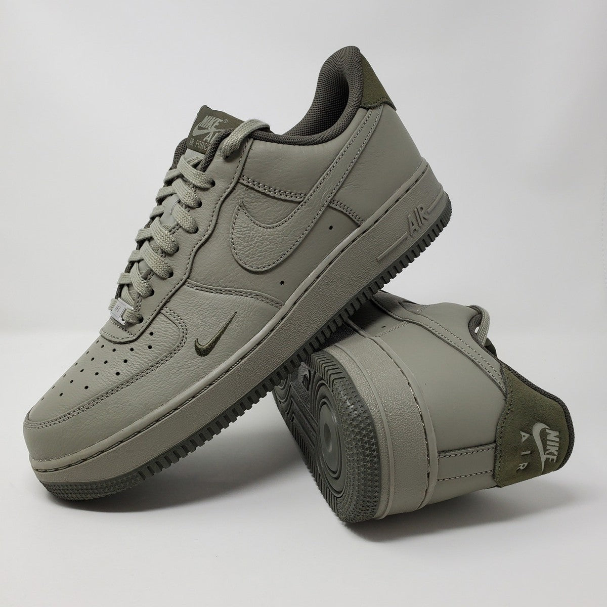 NIKE AIR FORCE 1