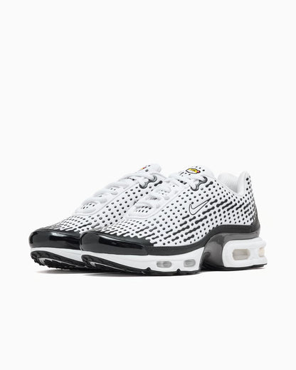 NIKE AIR MAX PLUS
